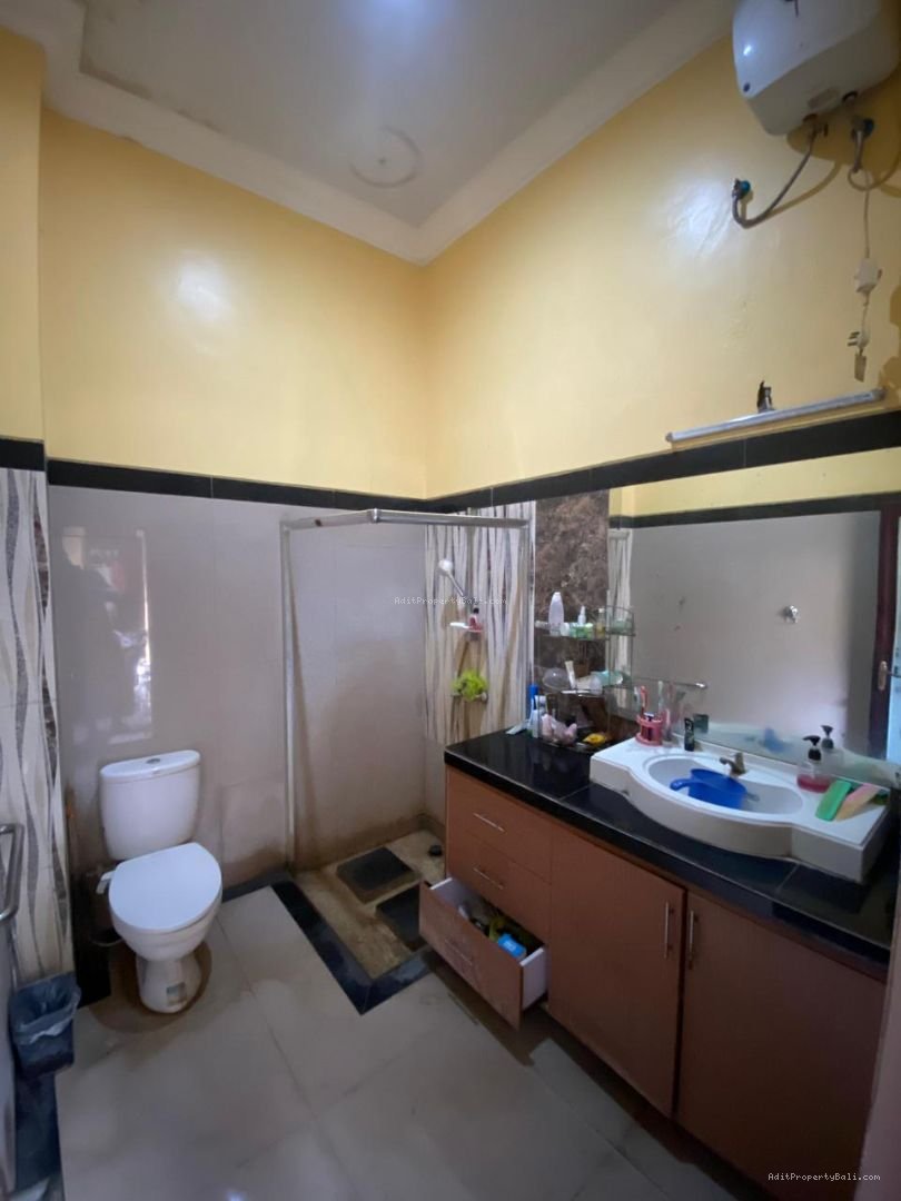 Rumah lantai 2 dalung