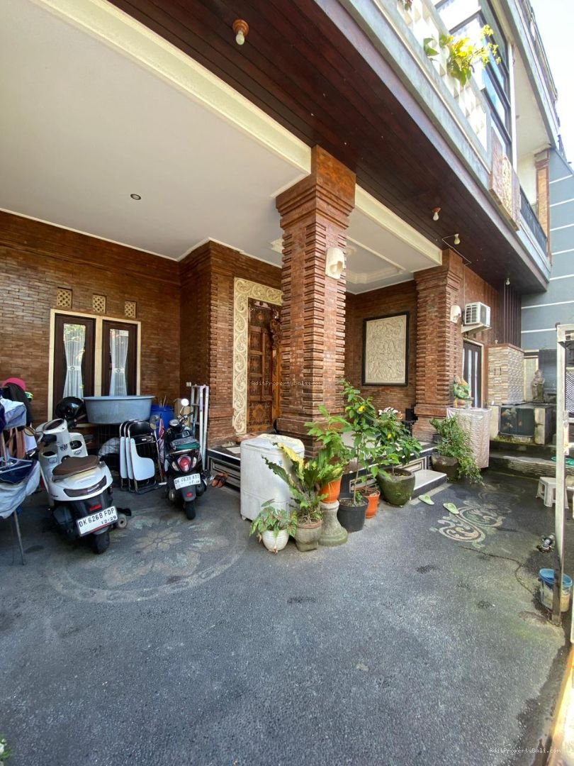 Rumah lantai 2 dalung