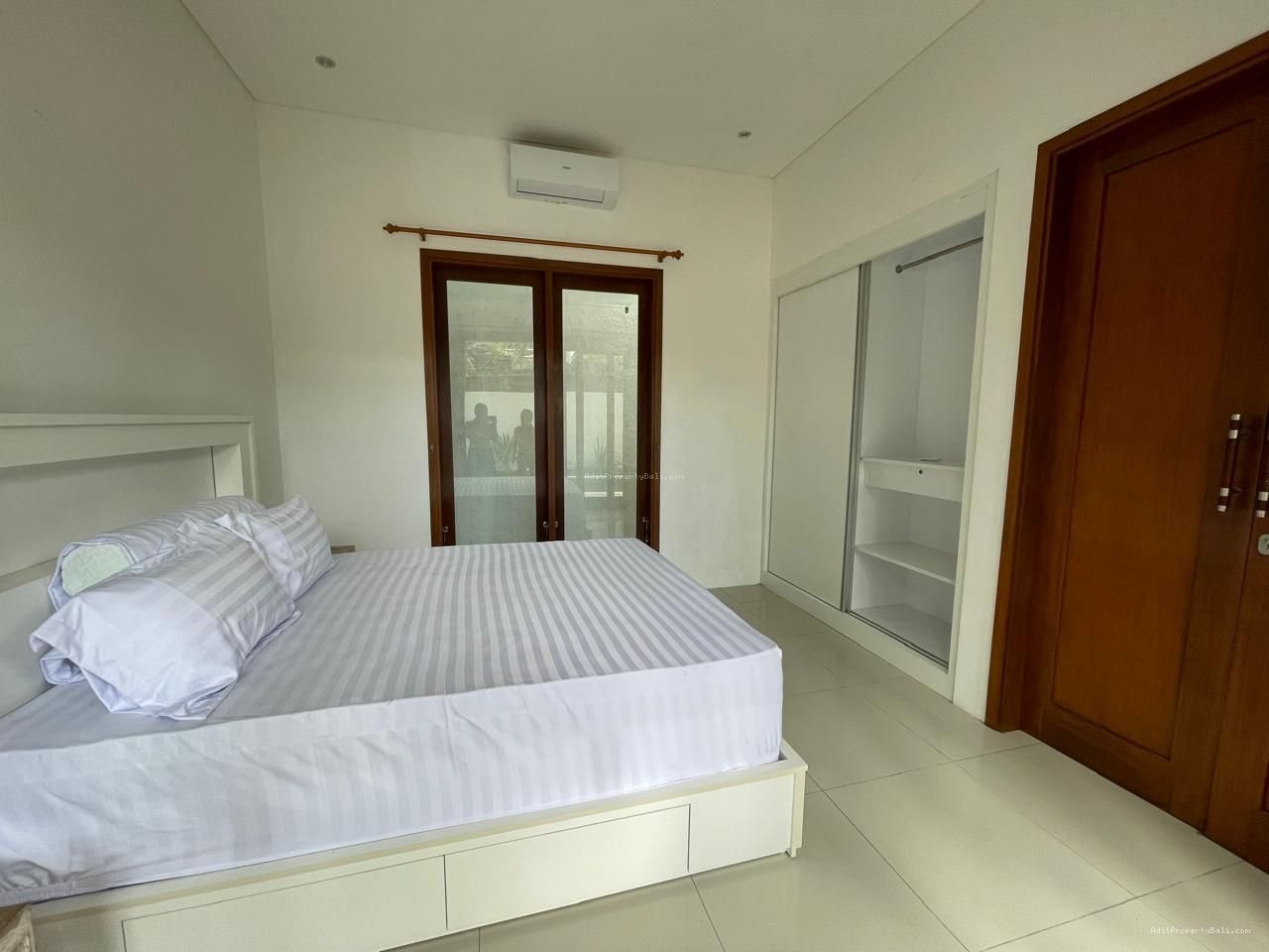 Villa 1 lantai tumbak bayuh