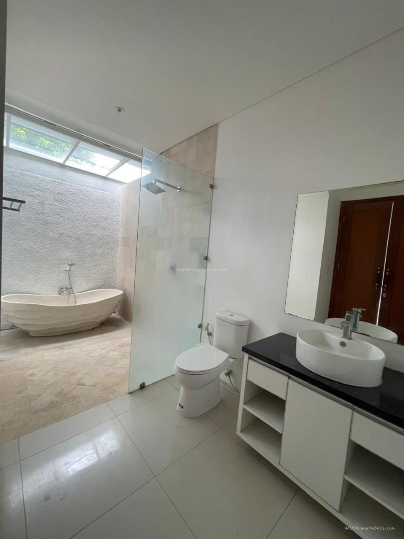 Villa 1 lantai tumbak bayuh