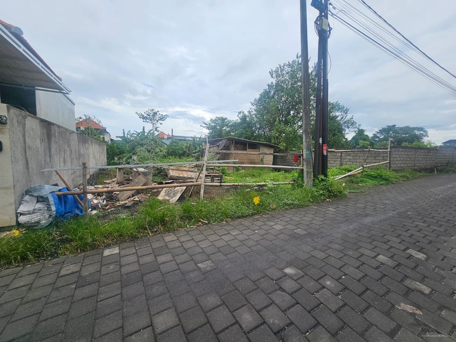 Tanah komersil munggu