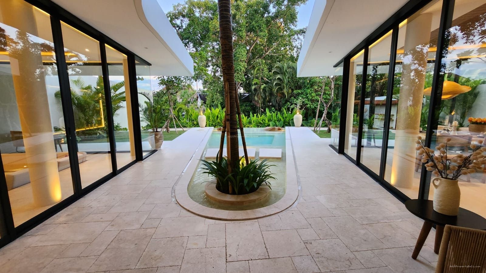 Luxury villa bumbak umalas