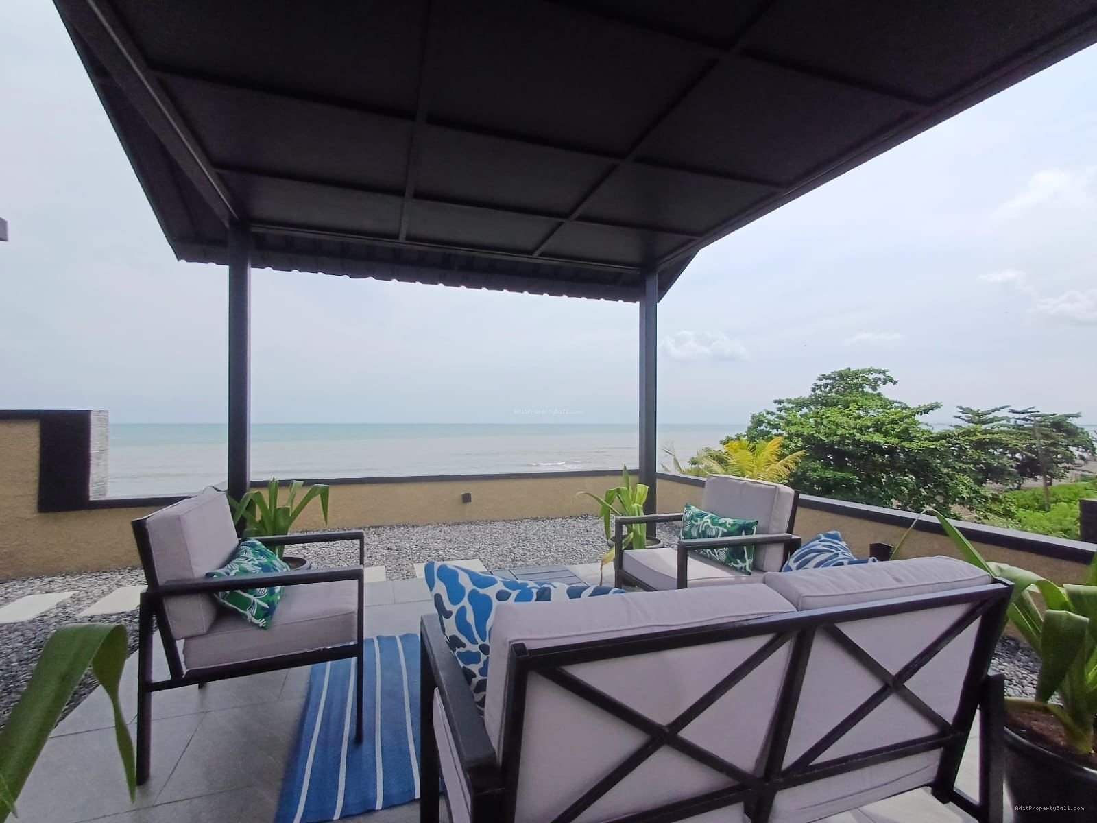 villa pantai saba