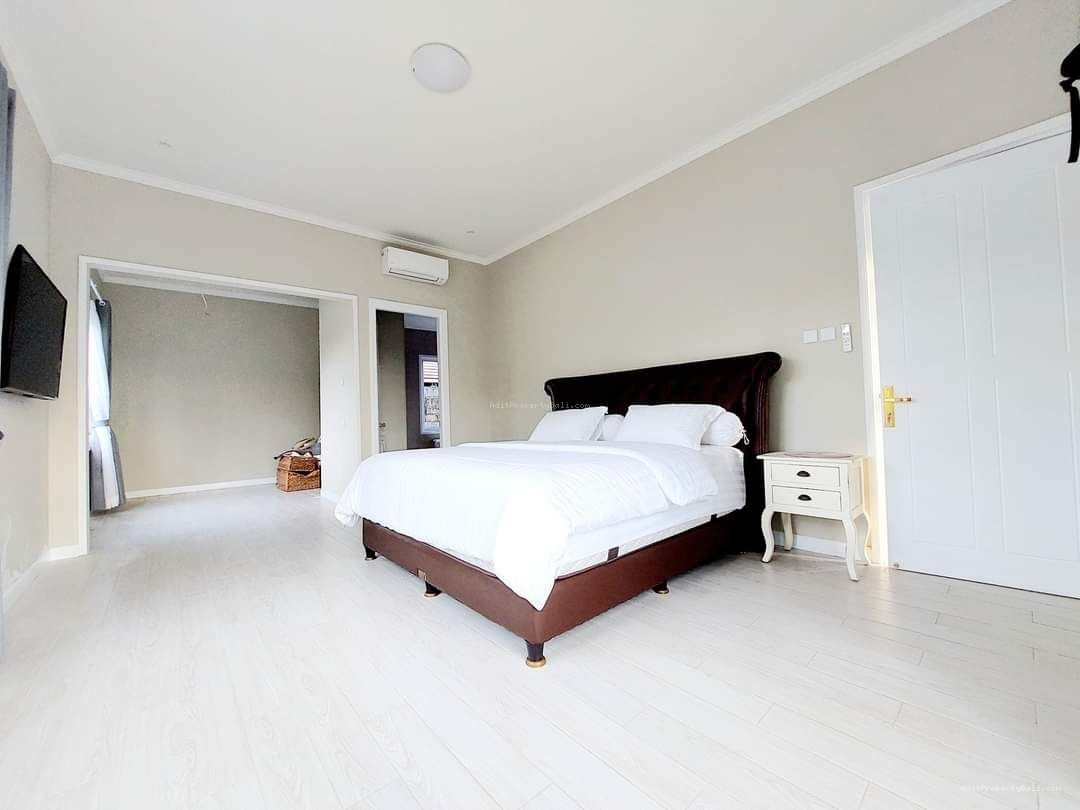 villa mewah view sawah pererenan