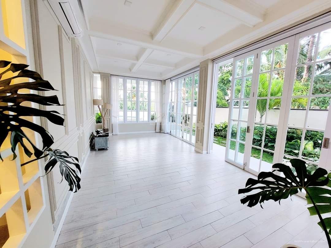 villa mewah view sawah pererenan