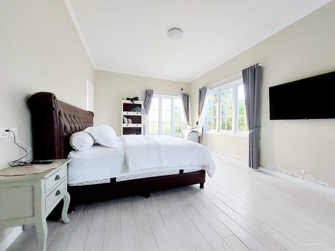 villa mewah view sawah pererenan