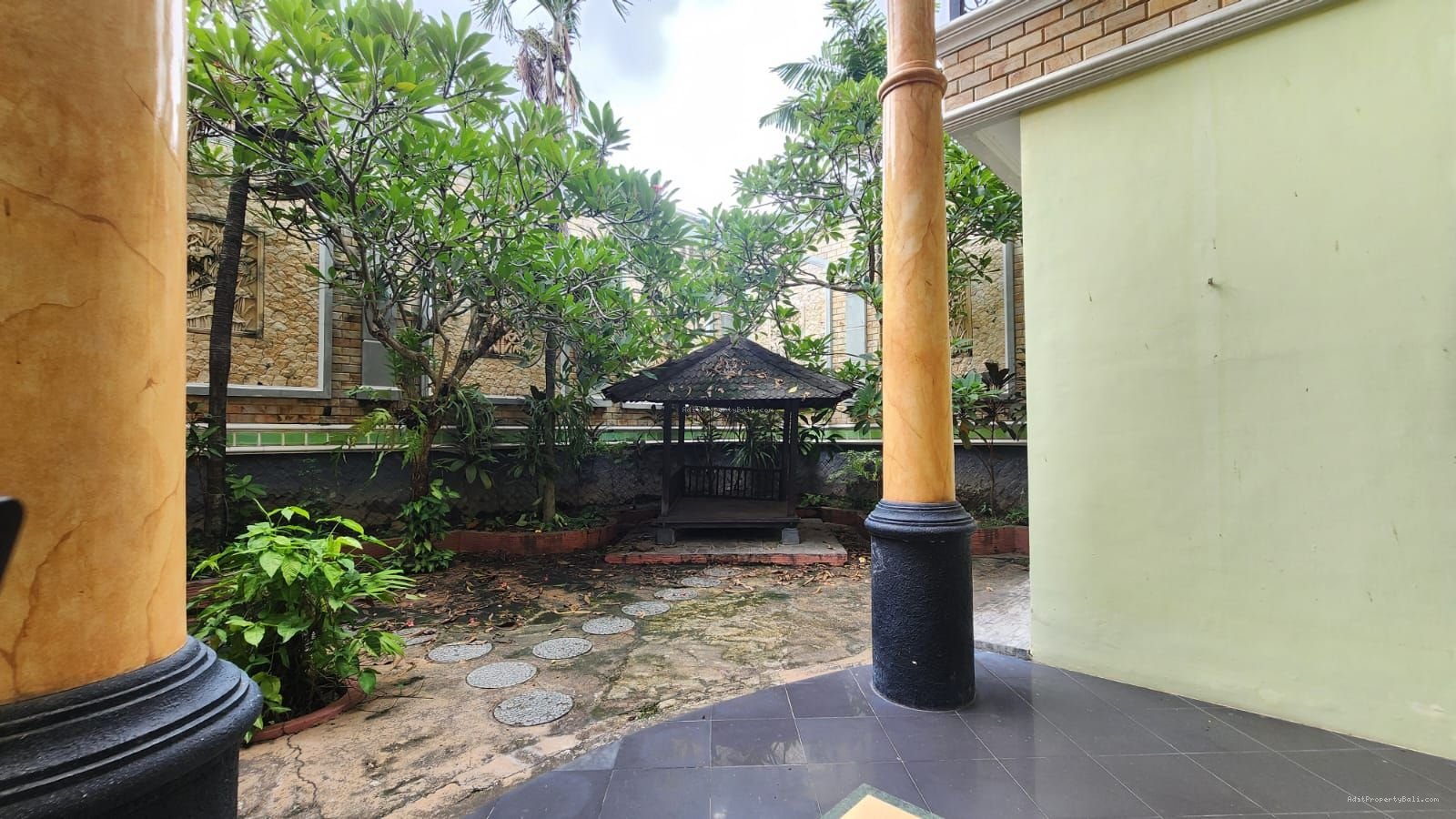 Rumah badak agung