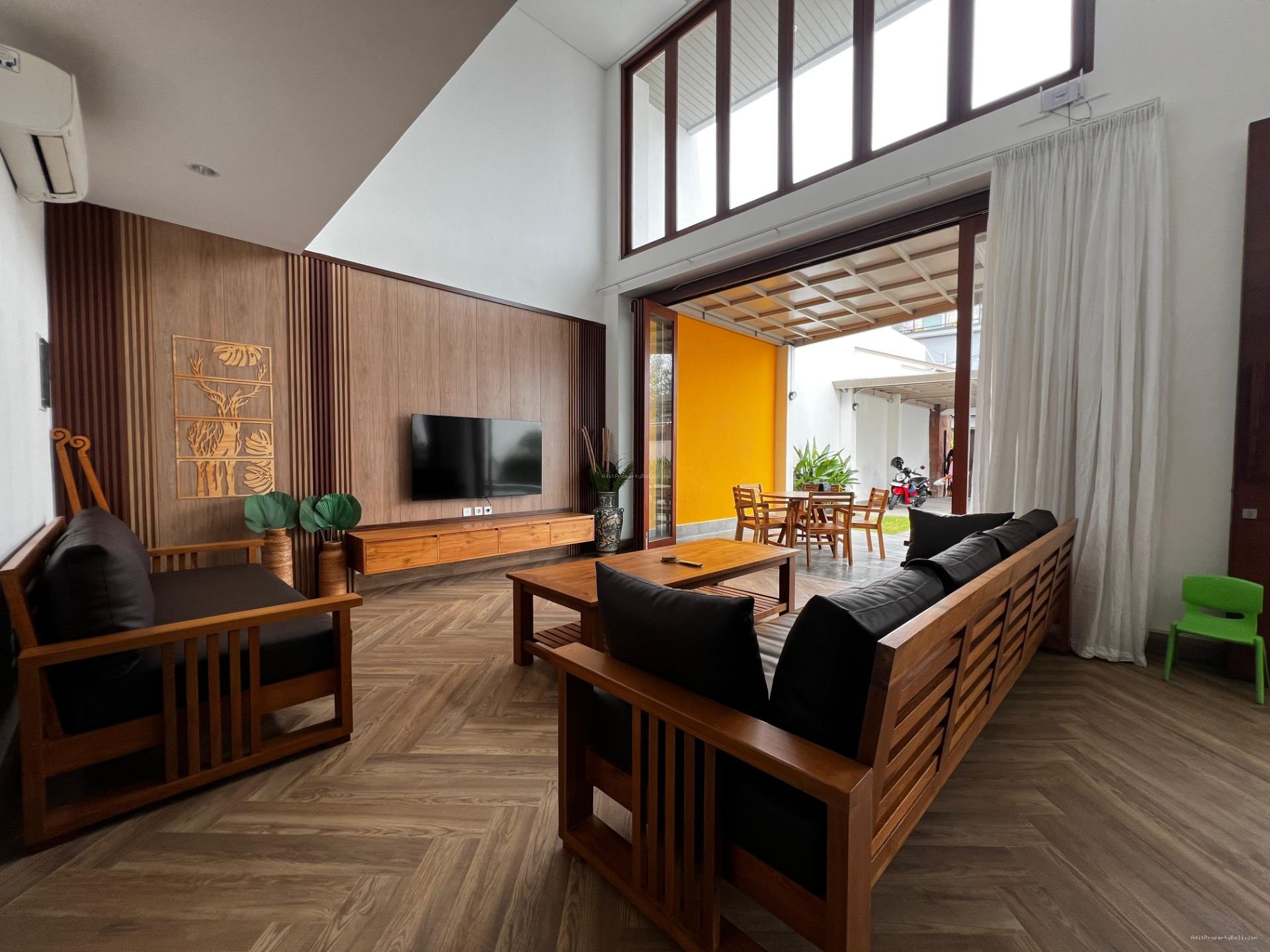 villa modern taman sari